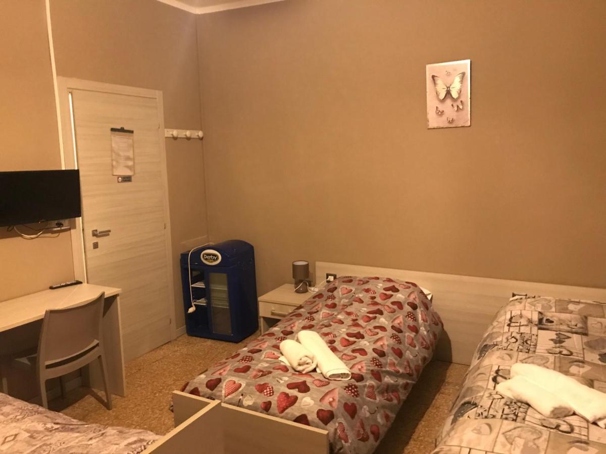 Albergo Centrale Cortemaggiore Bagian luar foto