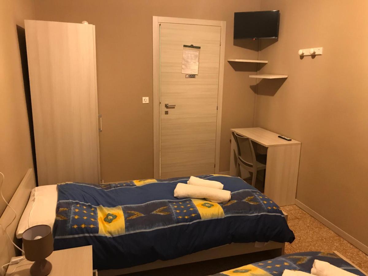Albergo Centrale Cortemaggiore Bagian luar foto